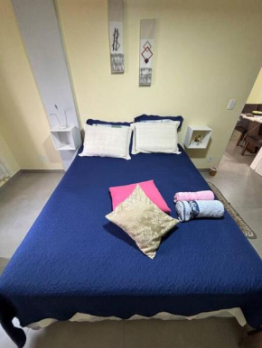 Apartamento grande confortável, bem localizado, recém reformado, vaga de garagem coberta